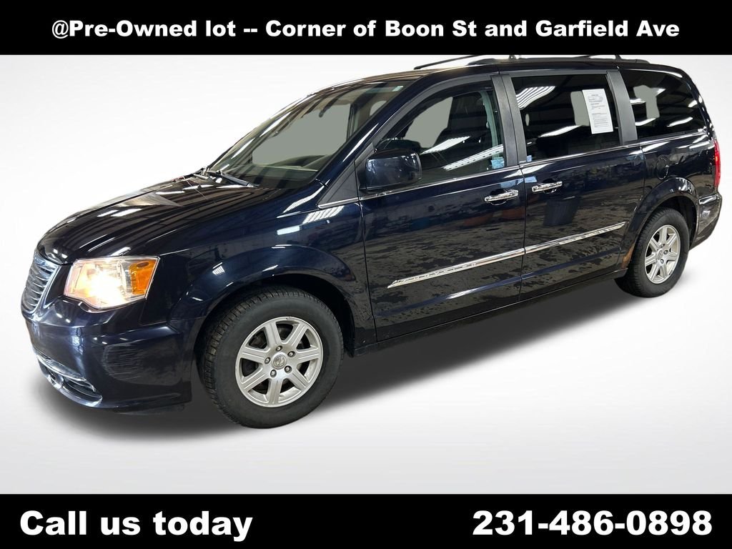 2011 Chrysler Town & Country Touring's photo