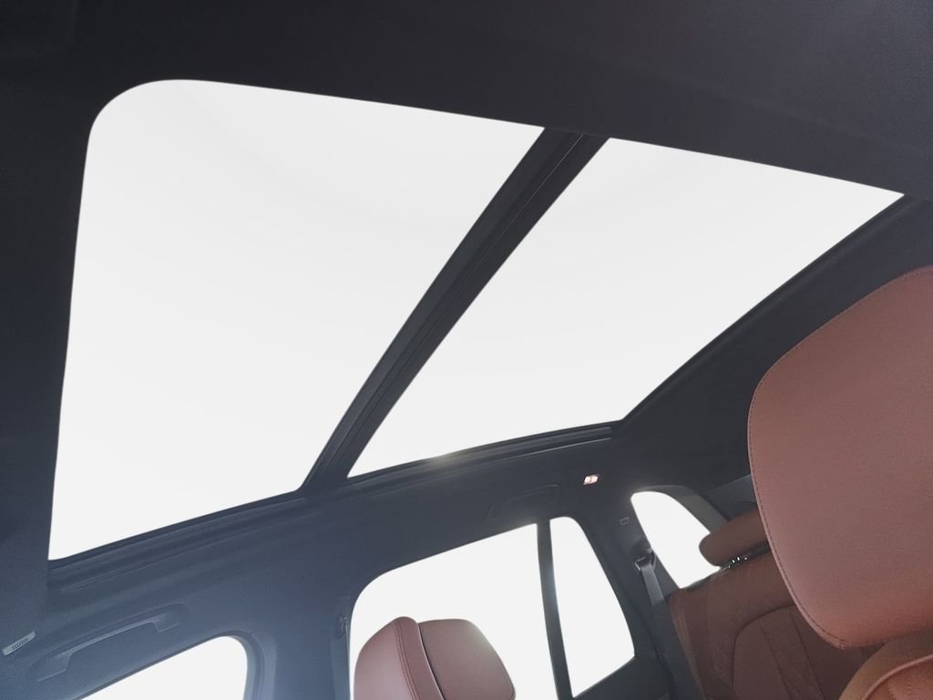 New 2026 Mineral White Metallic BMW sDrive40i image 14