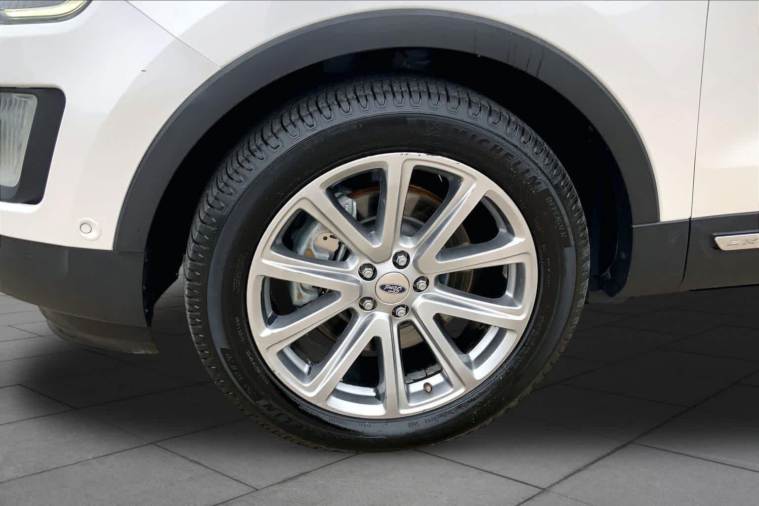Used 2017 White Platinum Metallic Tri-Coat Ford Limited image 11