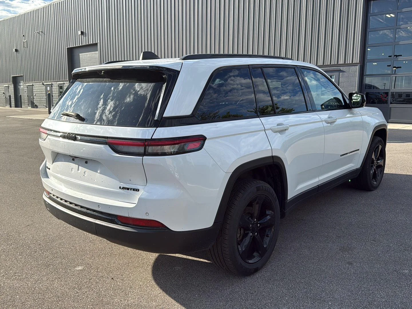 Used 2023 Bright White Jeep Limited image 3