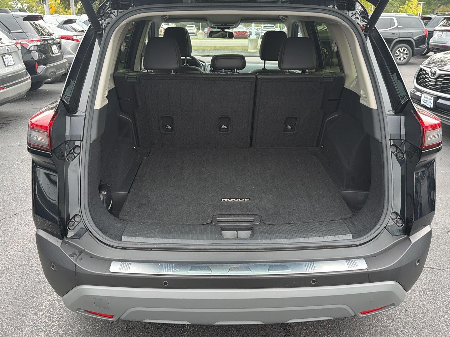 Used 2023 Super Black Nissan SV image 6