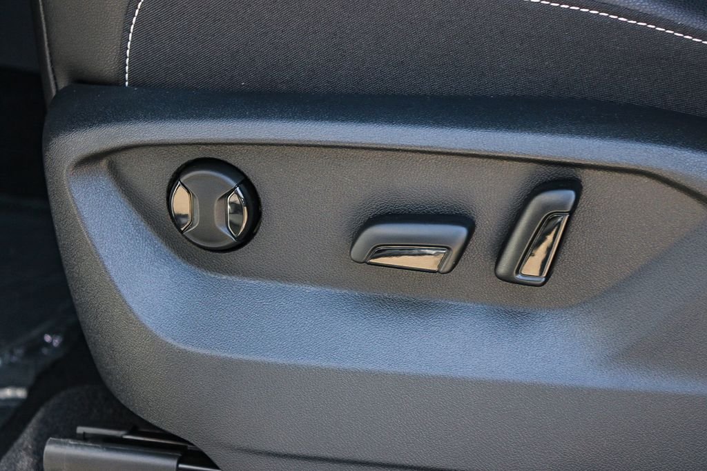 New 2026 White Volkswagen 2.0T SE w/Technology image 13