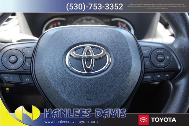 2025 Toyota RAV4 XLE - Photo 25