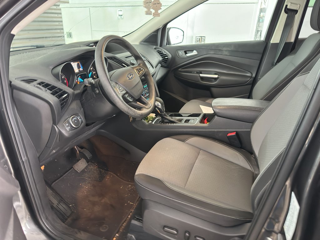 Used 2018 MAGNETIC METALLIC Ford SE image 5