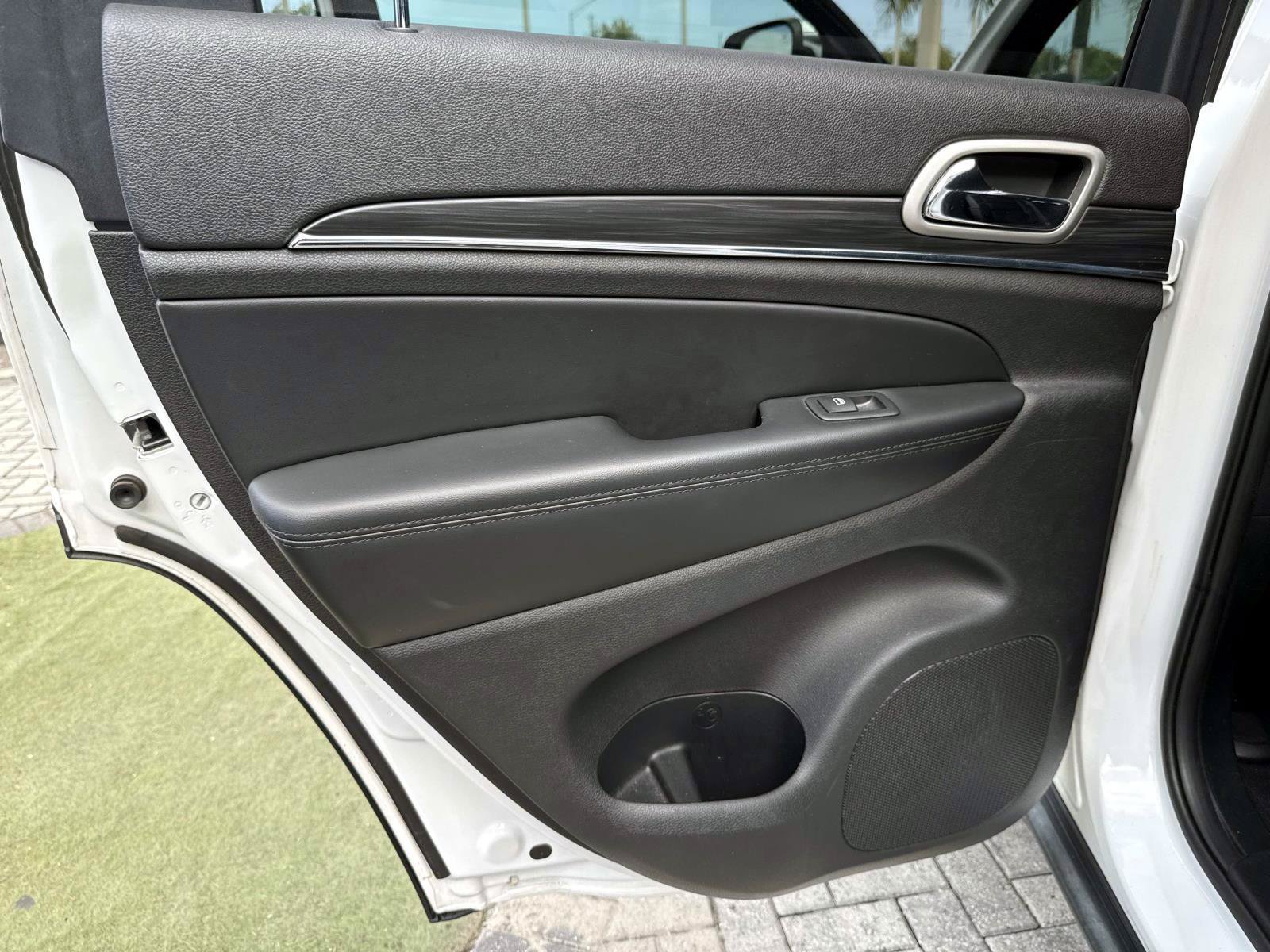 Used 2020 Bright White Clearcoat Jeep Limited image 12