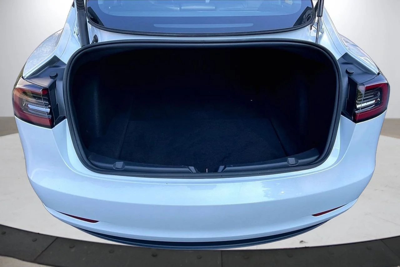 Used 2023  Tesla Base image 27