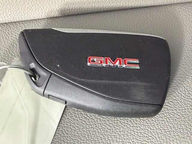 Used 2024  GMC SLE image 24