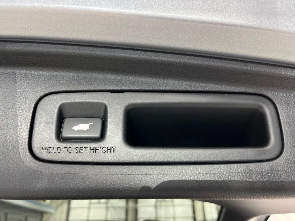 Used 2026 Solar Silver Metallic Honda EX-L image 32