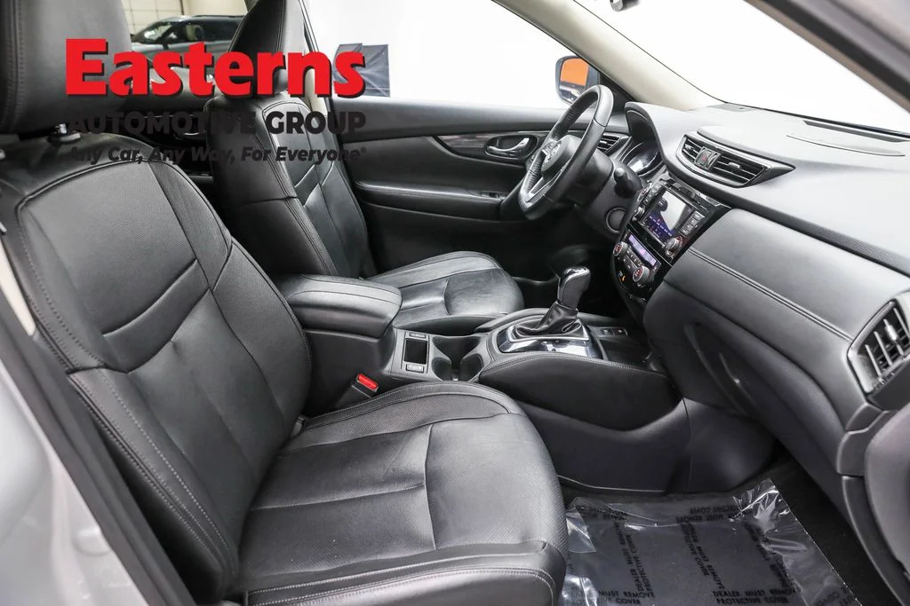 Used 2020 Silver Nissan SL image 23