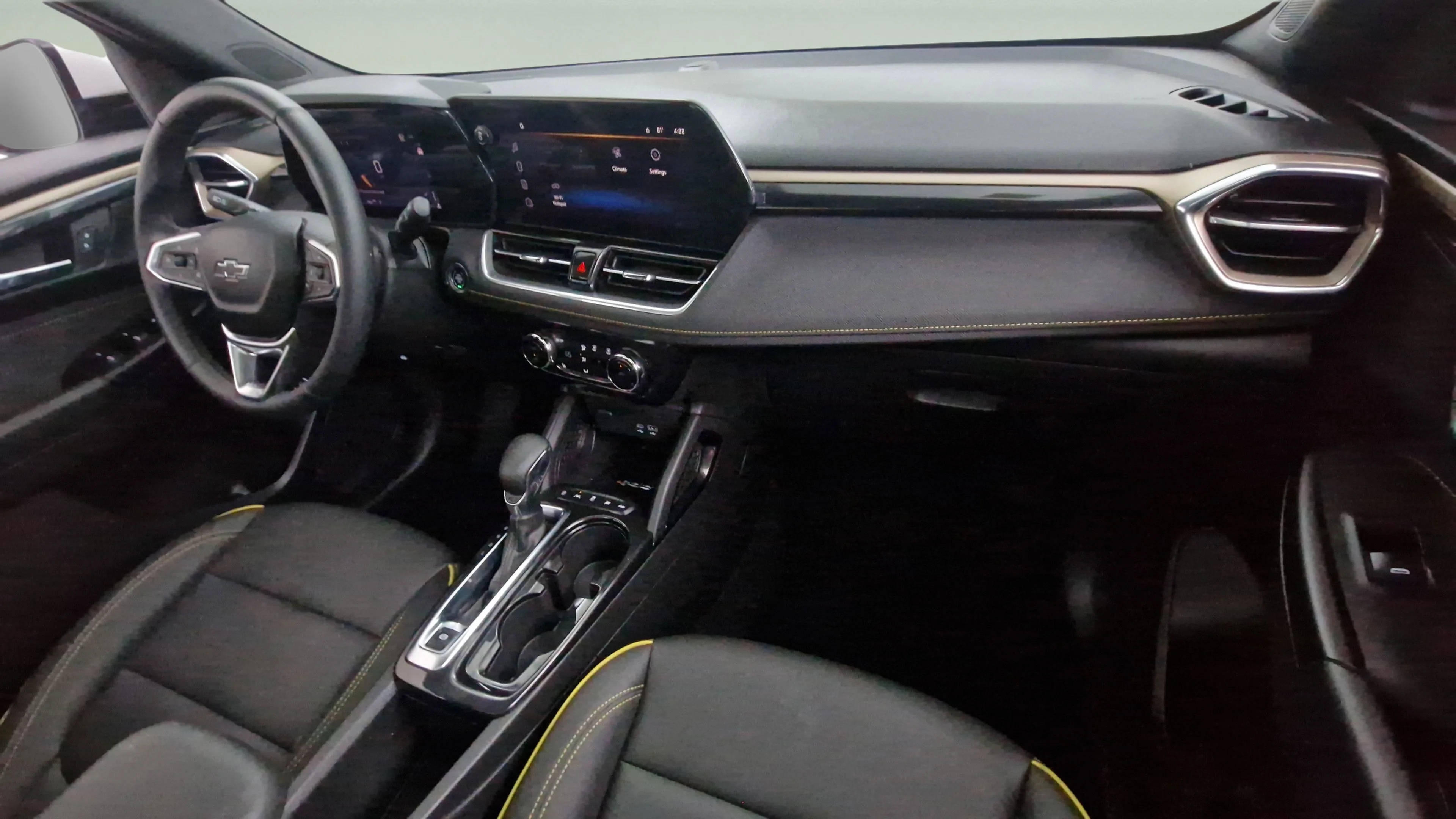 New 2025 Mosaic Black Metallic Chevrolet ACTIV image 13
