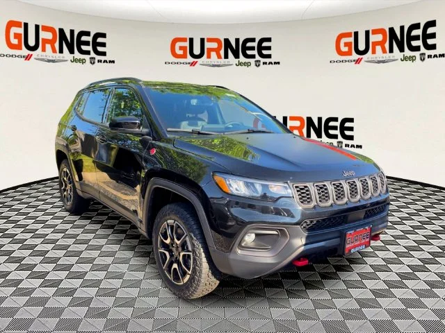 New 2026 Diamond Black Crystal Pearl-Coat Exterior Paint Jeep Trailhawk image 9