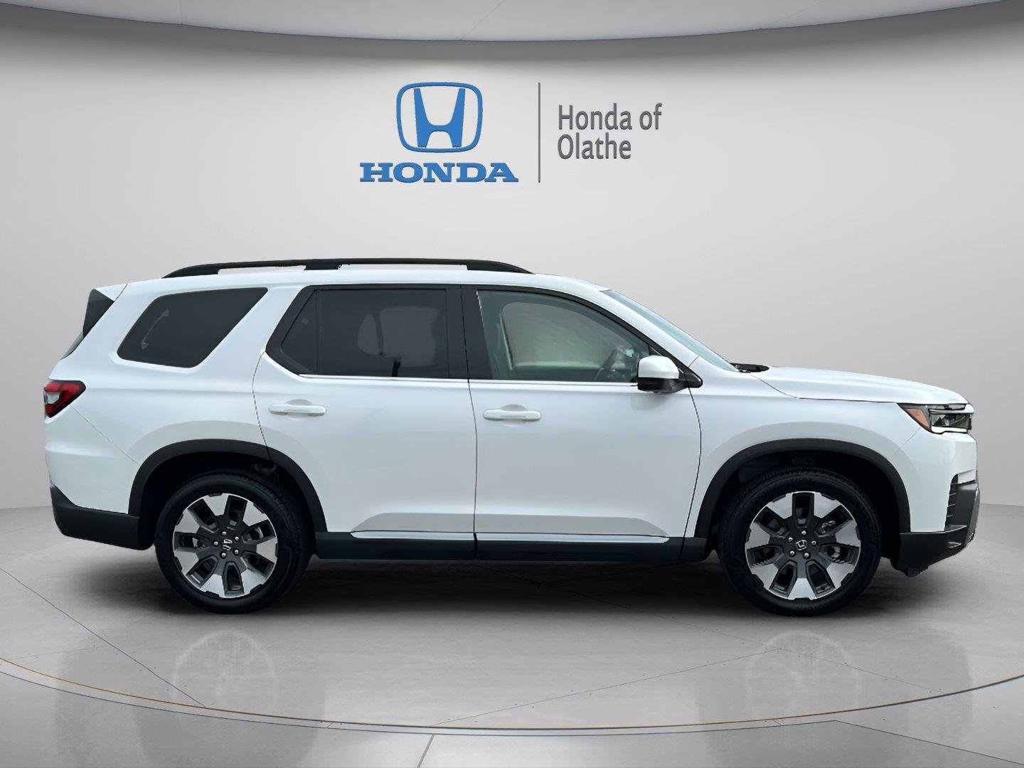 Certified 2026 Honda Pilot Elite with VIN 5FNYG1H81TB045114 for sale in Kansas City