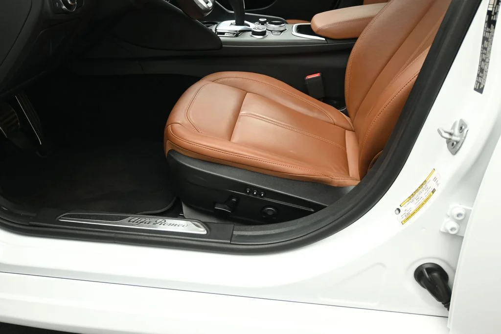 Used 2022 White Alfa Romeo Ti image 8