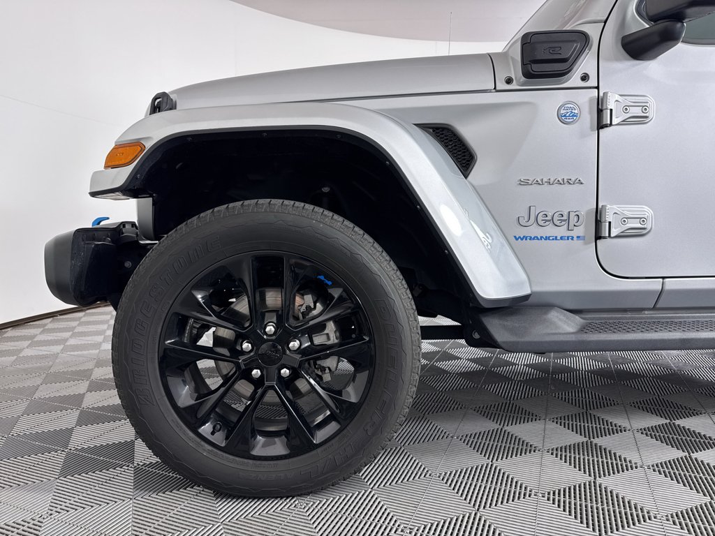 Used 2023 Silver Zynith Clearcoat Jeep Sahara image 22