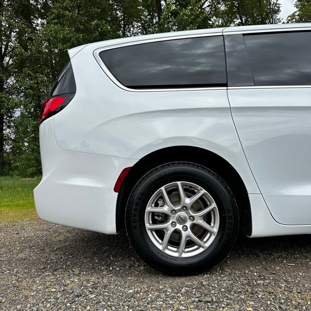 Used 2023 Bright White Clearcoat Chrysler Touring L image 31
