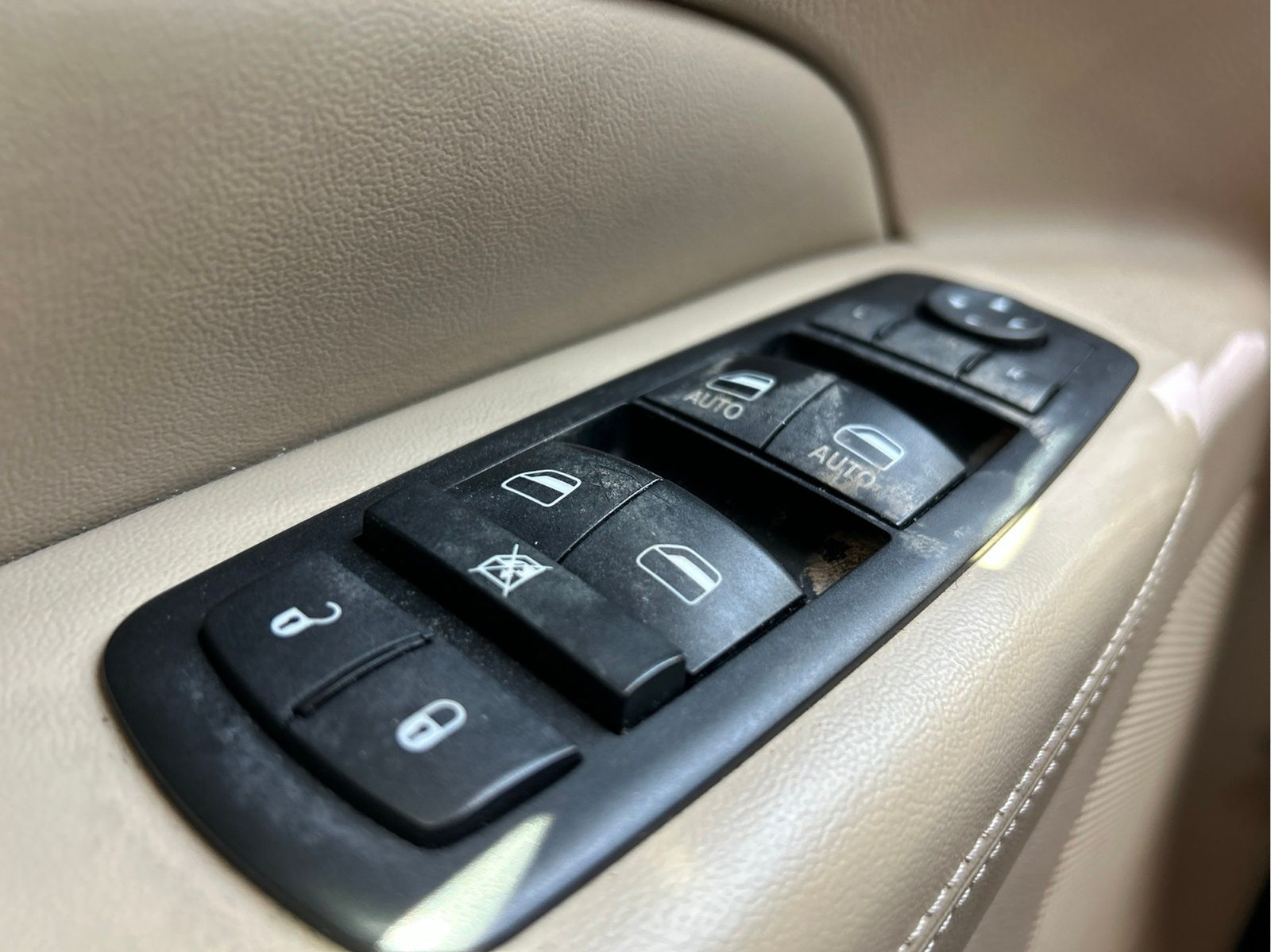 Used 2015 Black Jeep Limited image 24