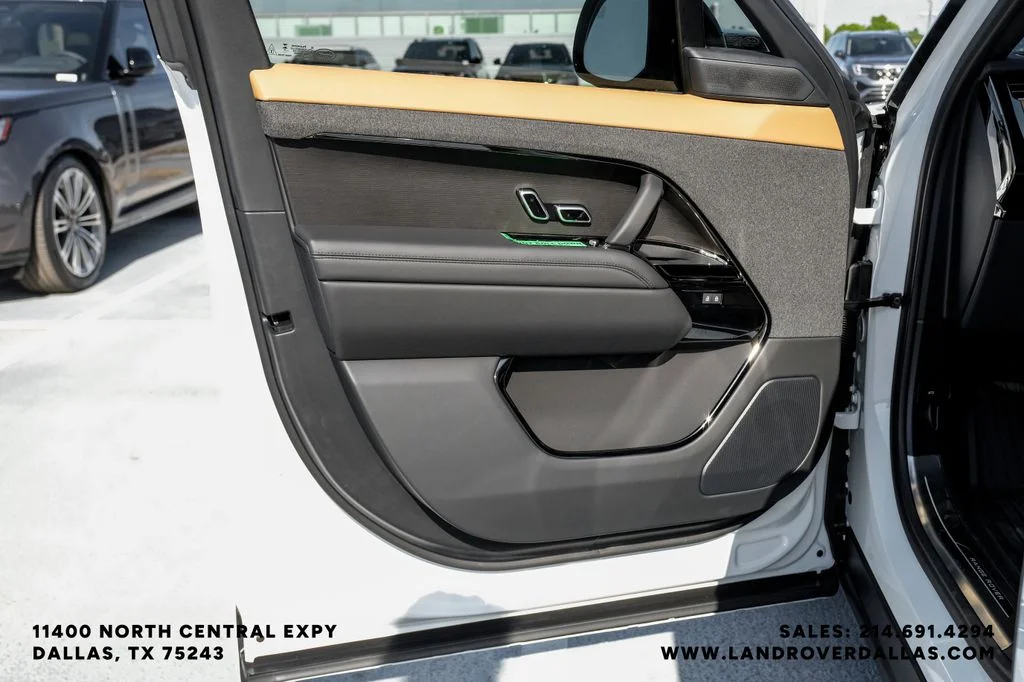New 2026 Fuji White Land Rover Dynamic SE image 39