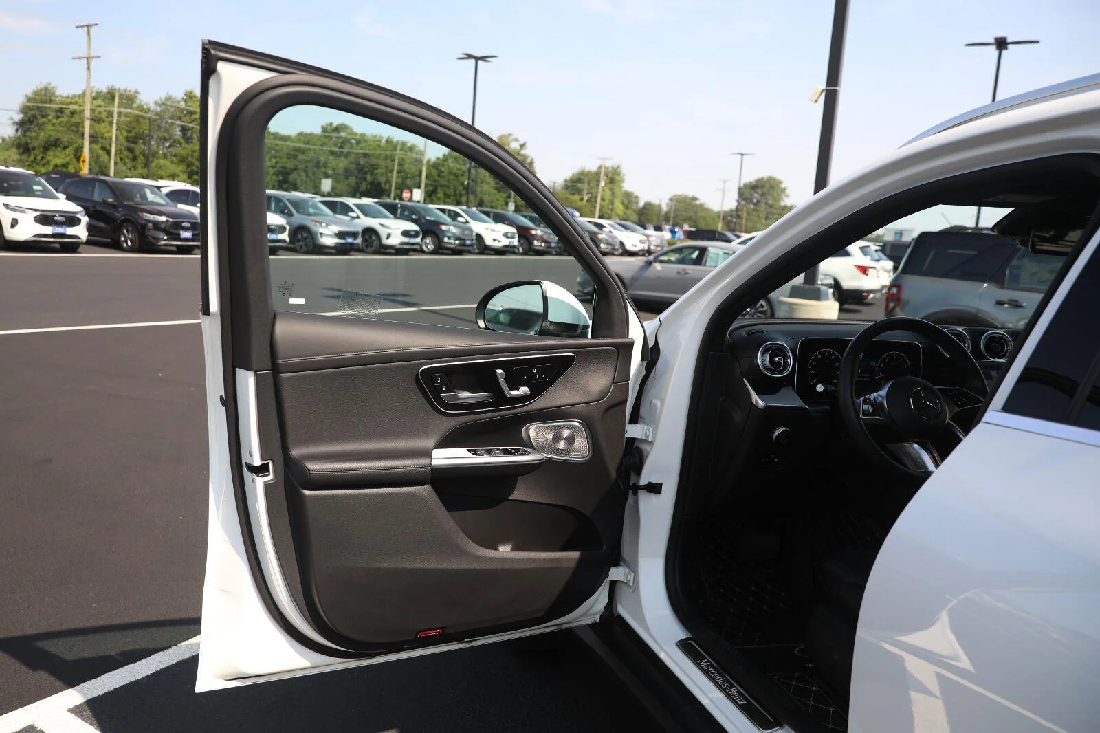 Used 2023 Polar White Mercedes-Benz GLC 300 image 23