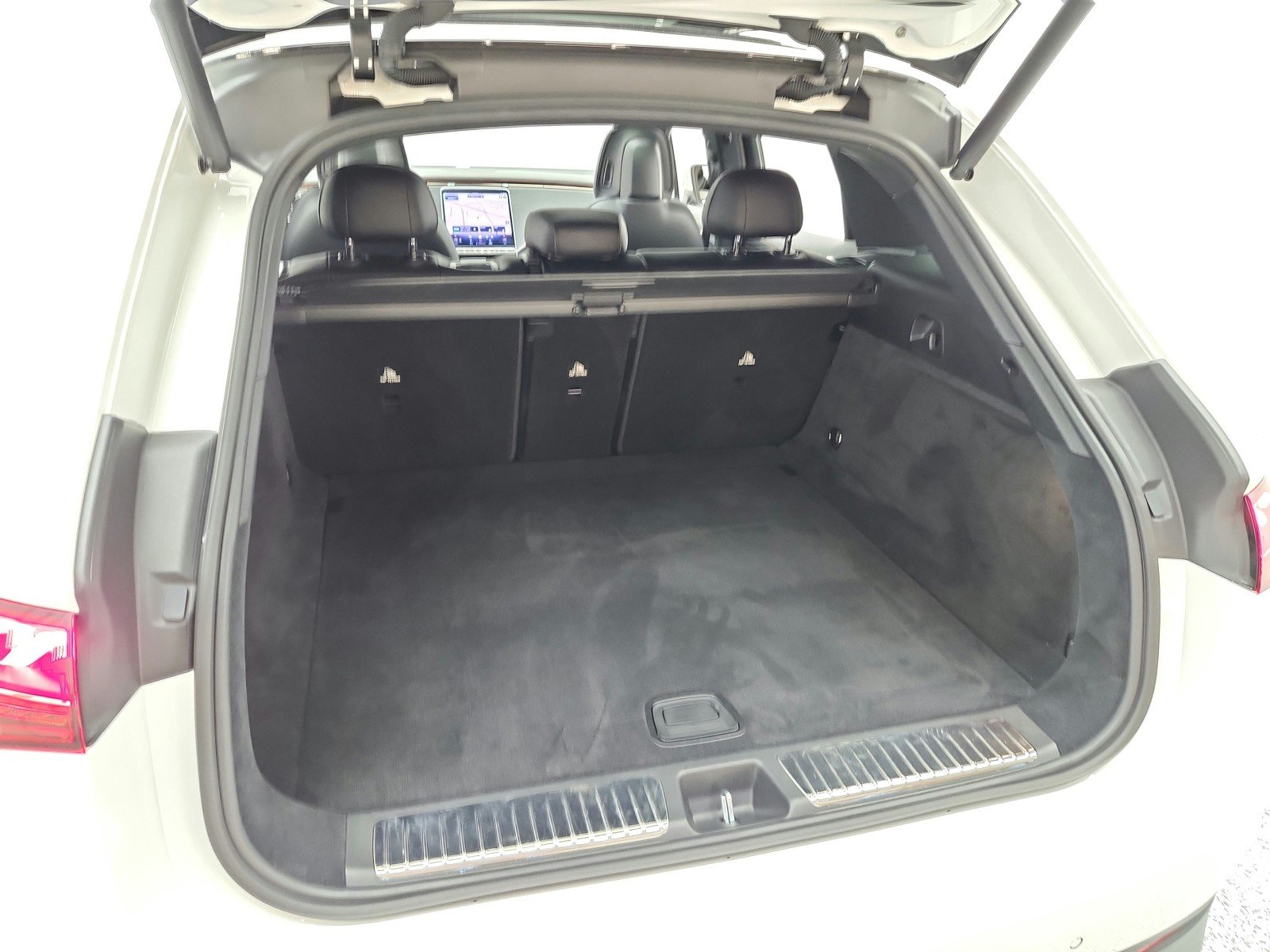 Certified Used 2026 Polar White Mercedes-Benz EQE 320 4MATIC® SUV image 21