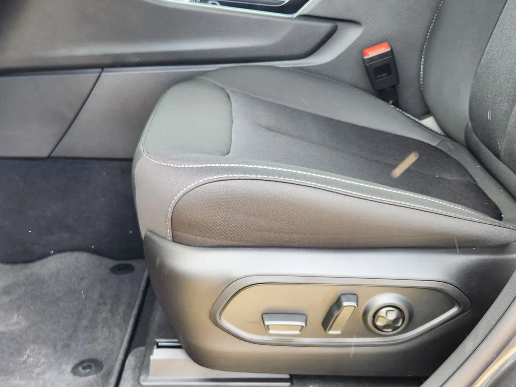 New 2026 Baltic Gray Metallic Clearcoat Jeep Laredo image 17