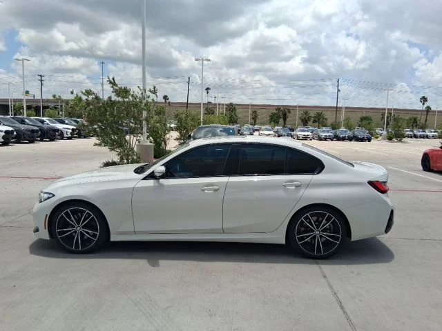 Used 2023 White BMW 330i image 3