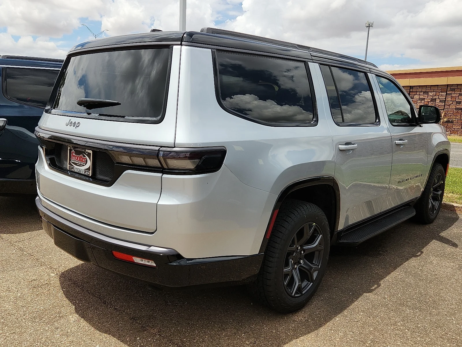 New 2026 Silver-Zynith  Paint Jeep UPLAND 4X4 image 3