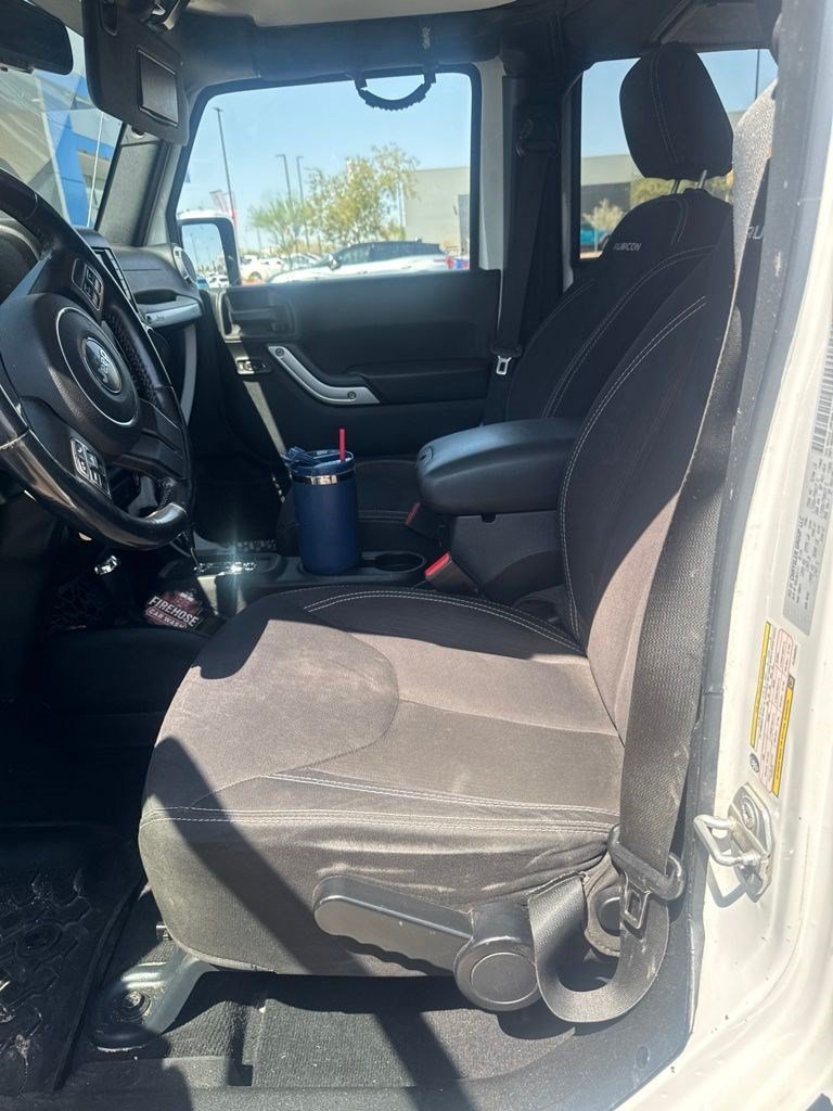 Used 2015 White Jeep Rubicon image 5