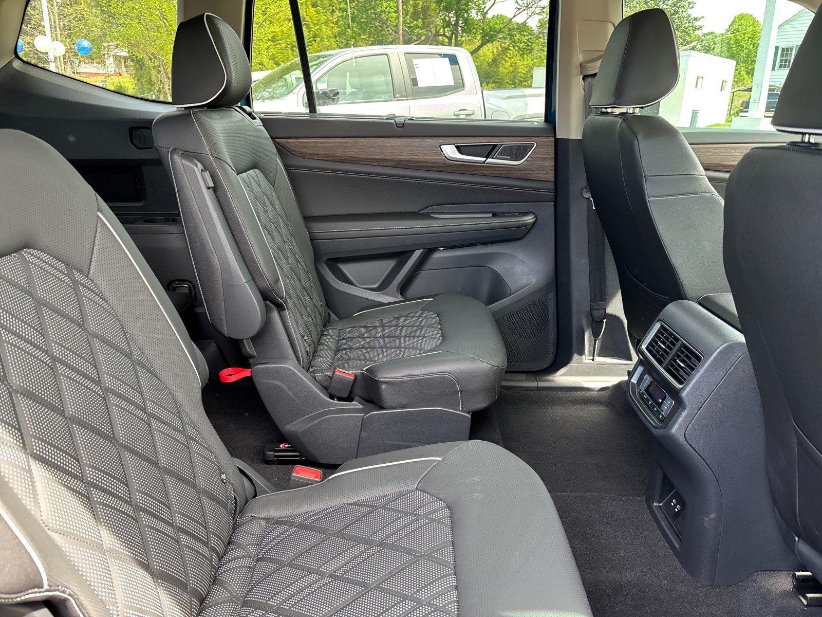2025 Volkswagen Atlas SEL Premium R-Line - Photo 38