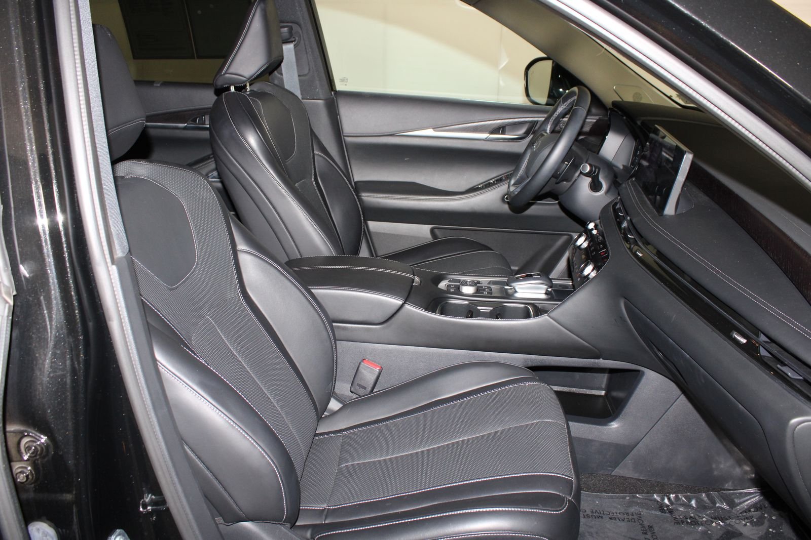 Used 2025 Black INFINITI Sensory image 16