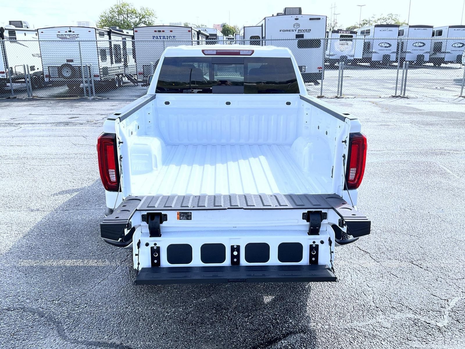 2026 GMC Sierra 1500 SLT - Photo 21