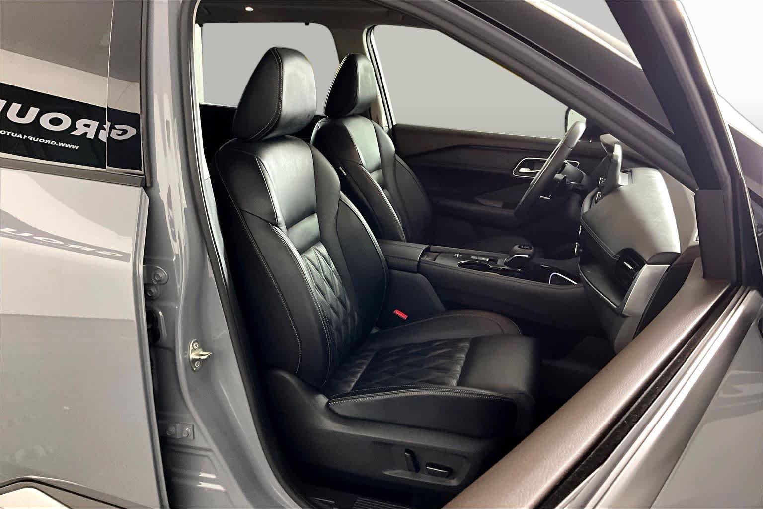 Used 2021 Boulder Gray Pearl/Super Black Nissan Platinum image 9