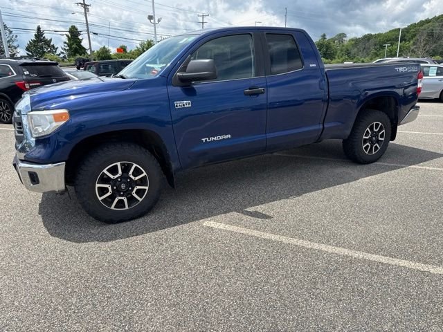 Used 2014 Blue Toyota SR5 image 10