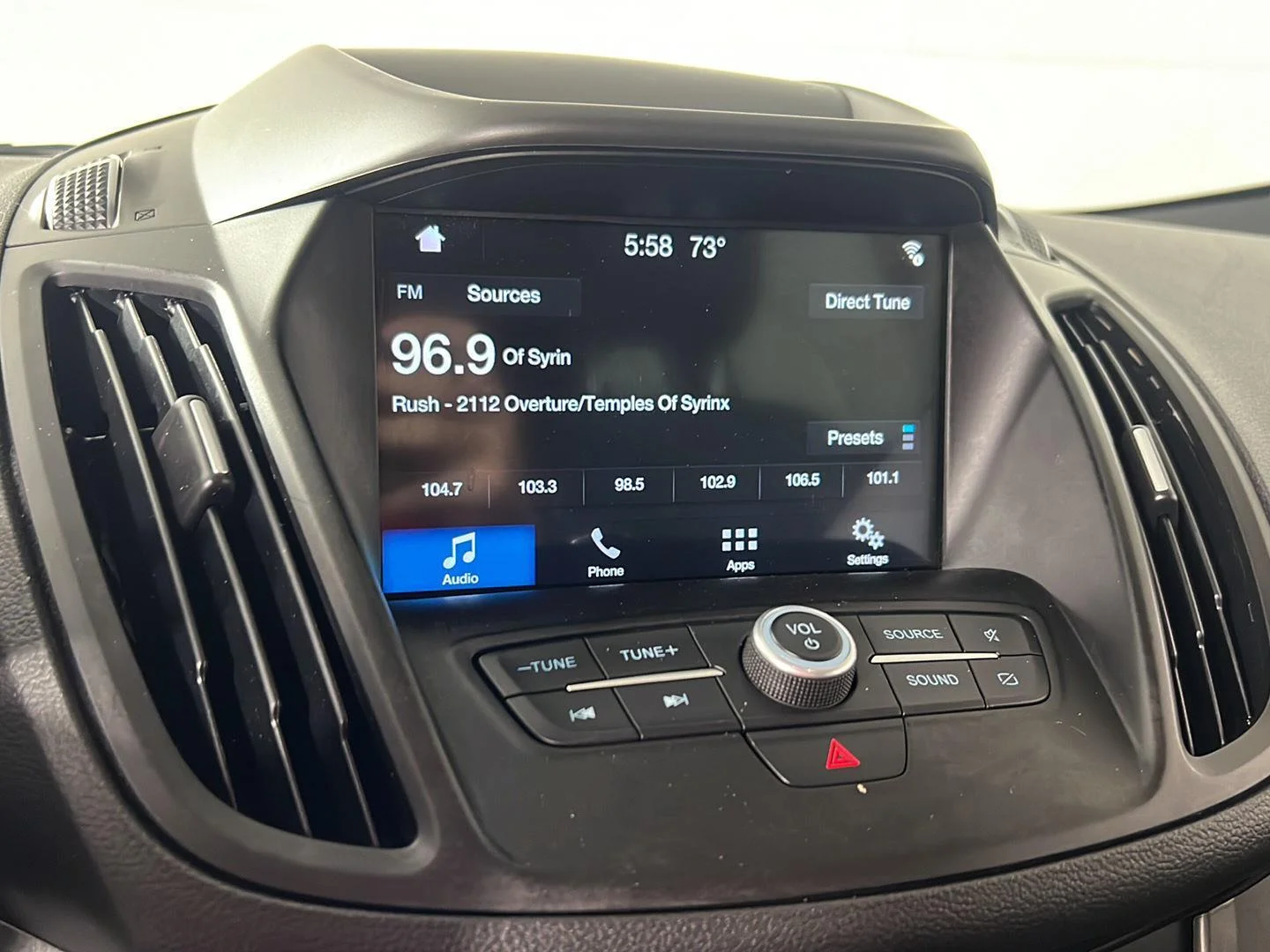 Used 2019 Oxford White Ford SEL image 15