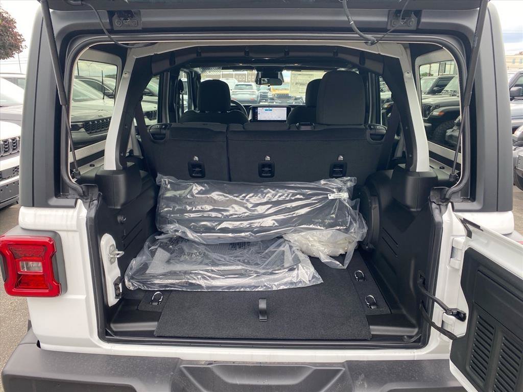 New 2026 Bright White Clear-Coat Exterior Paint Jeep Sport S image 13