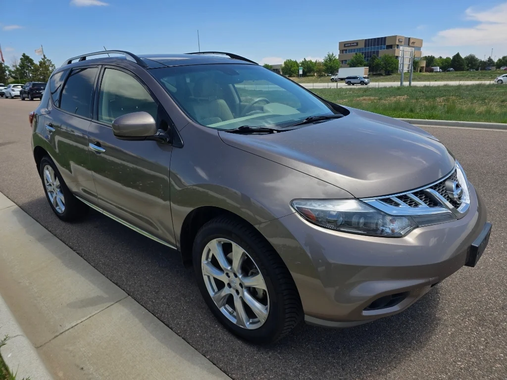 Used 2014 Tinted Bronze Metallic Nissan LE image 7