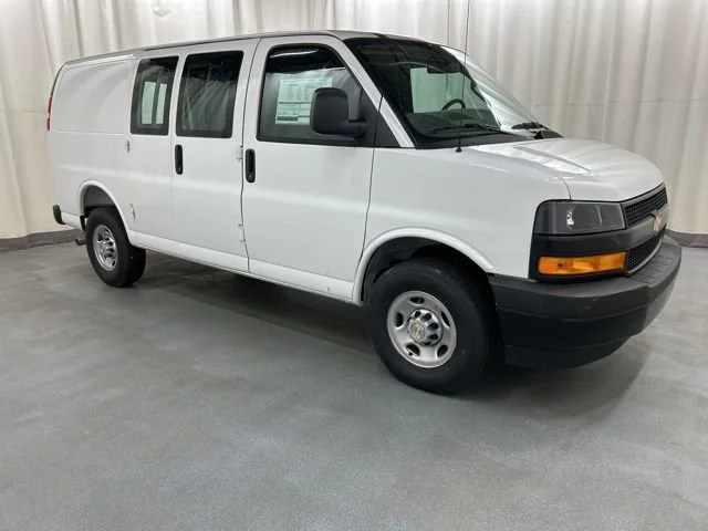 2026 Chevrolet Express 2500 Work Van HD's photo