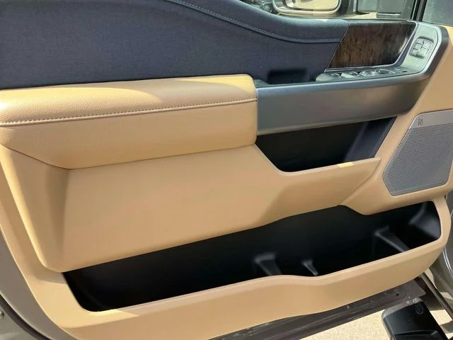 New 2027 Gray Ford Lariat image 18
