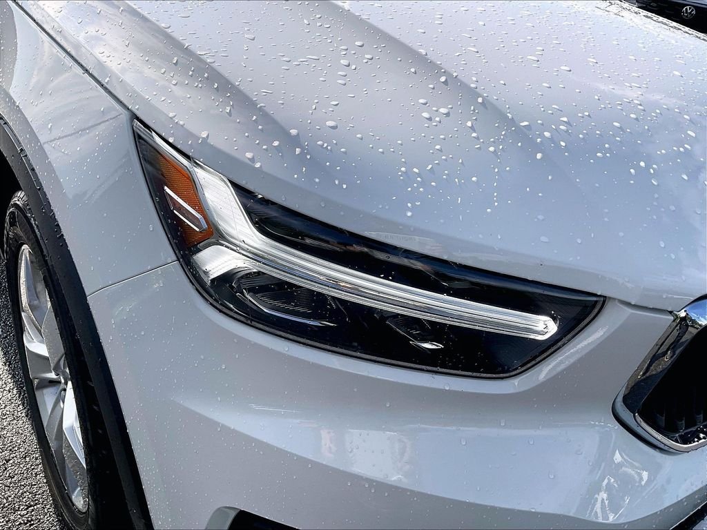 Used 2020 White Volvo Momentum image 30