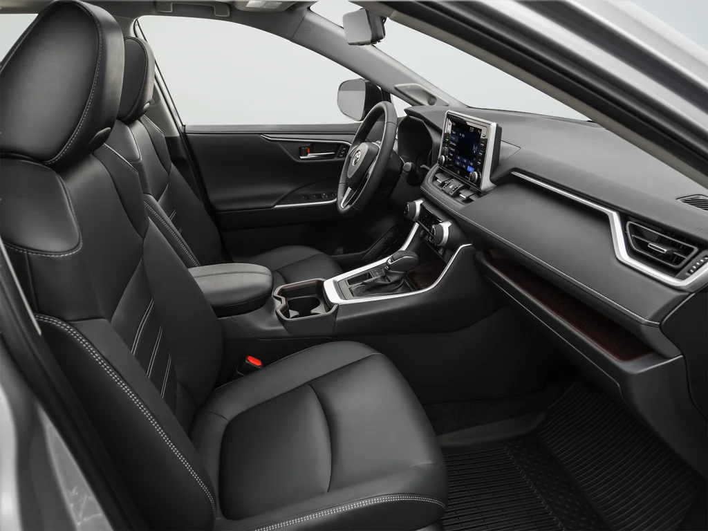 Used 2020 Silver Toyota XLE image 27