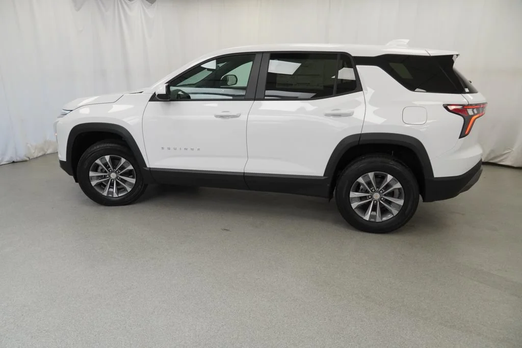 New 2027 Summit White Chevrolet LT image 38