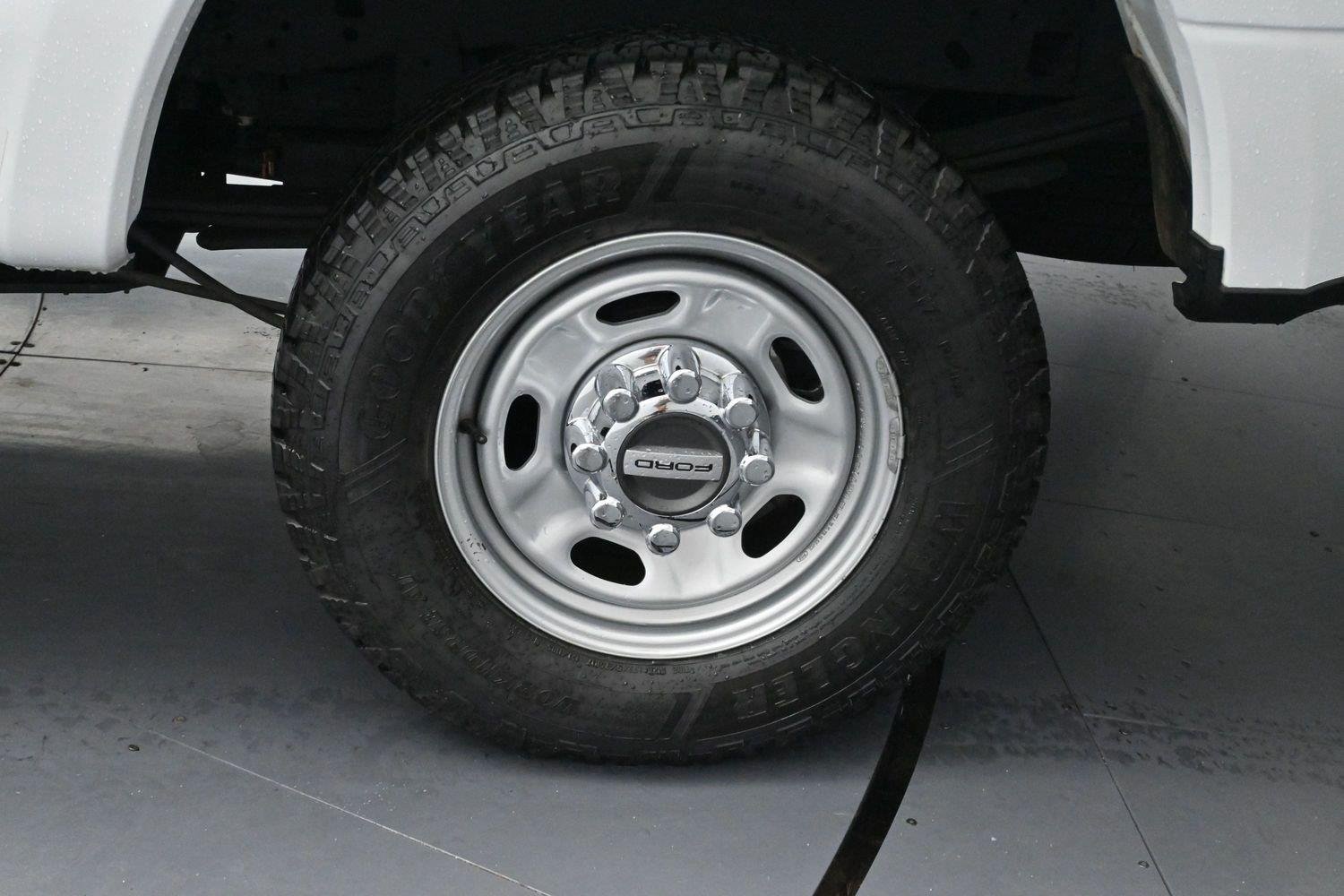 Used 2022 Oxford White Ford XL image 33
