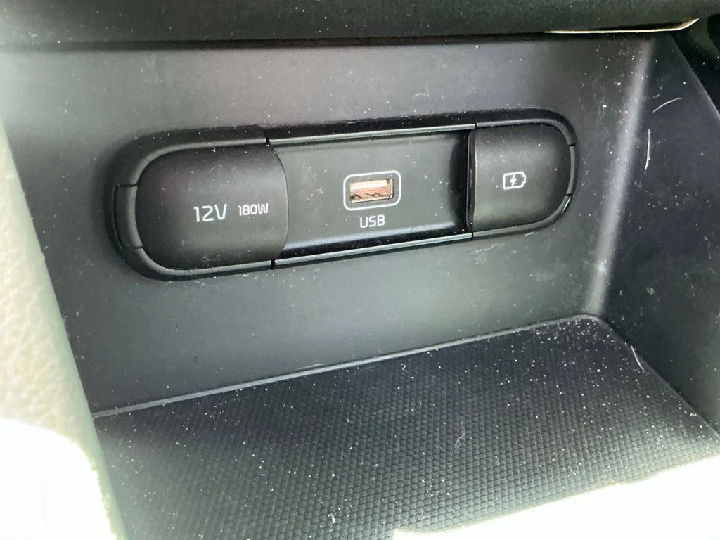 Used 2020 White Kia Touring image 32
