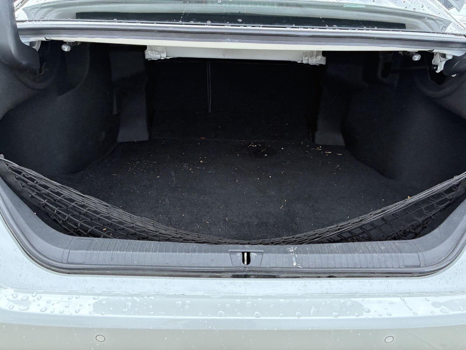Used 2020 Wind Chill Pearl Toyota Hybrid Limited image 18