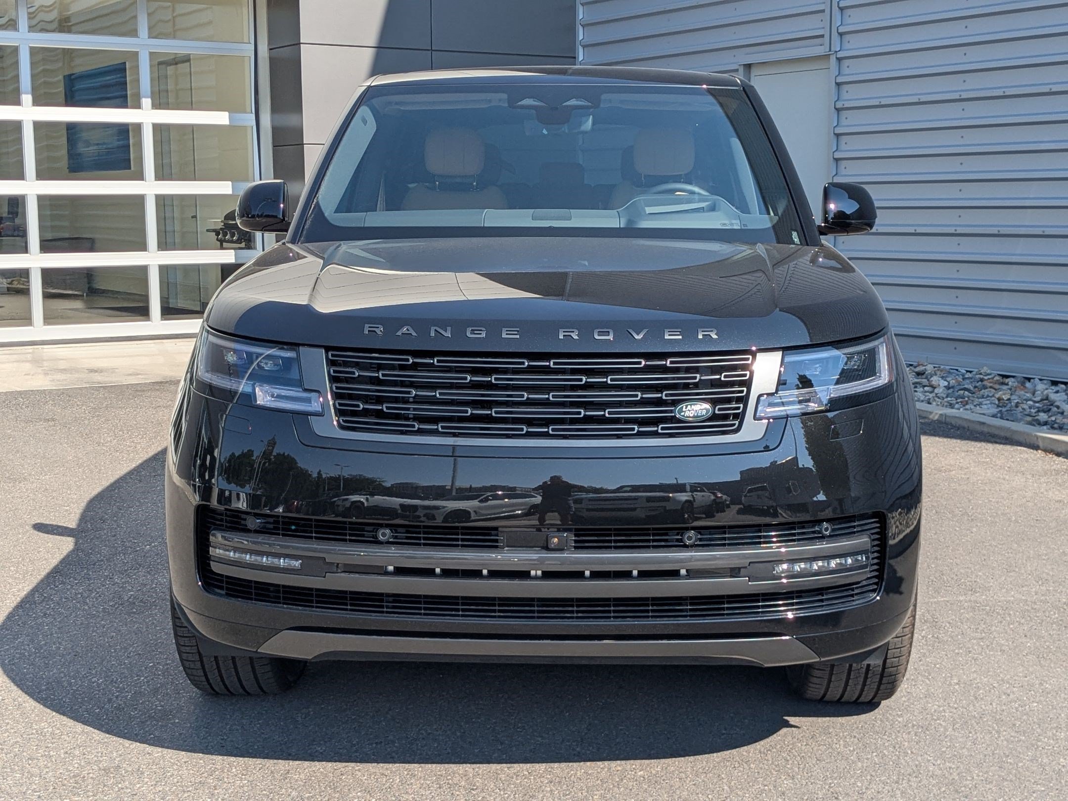 New 2026 Santorini Black Land Rover P530 SE LWB 7 Seat image 2