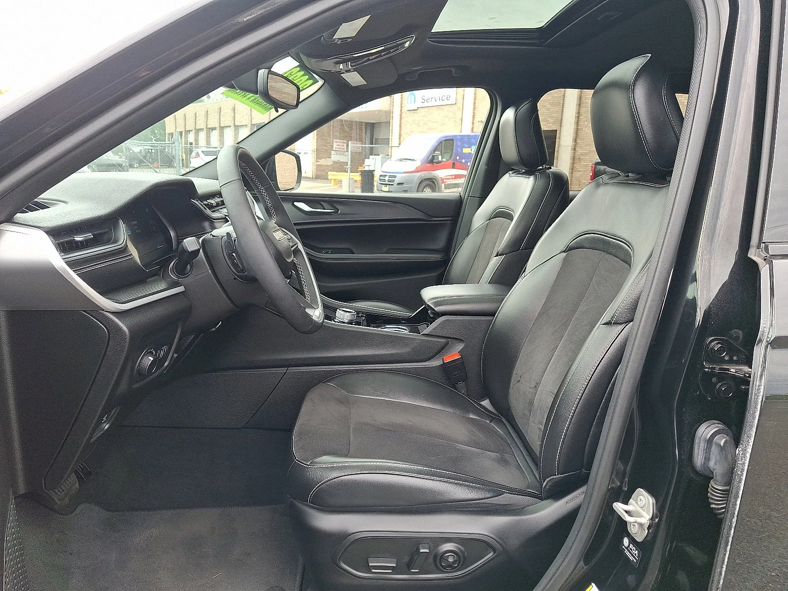 Used 2023 Diamond Black Crystal Pearlcoat Jeep Altitude image 14