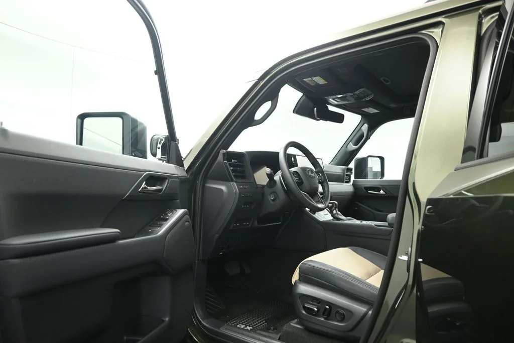 Used 2025 Green Lexus 550 Overtrail+ image 6