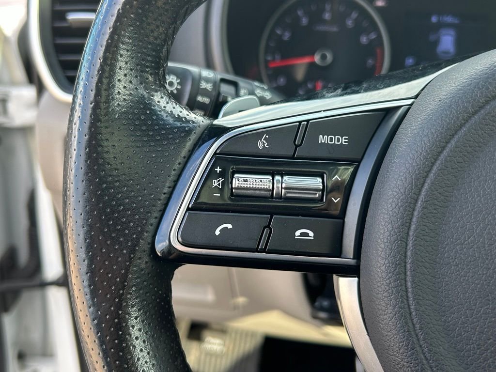 Used 2020 White Kia S image 21