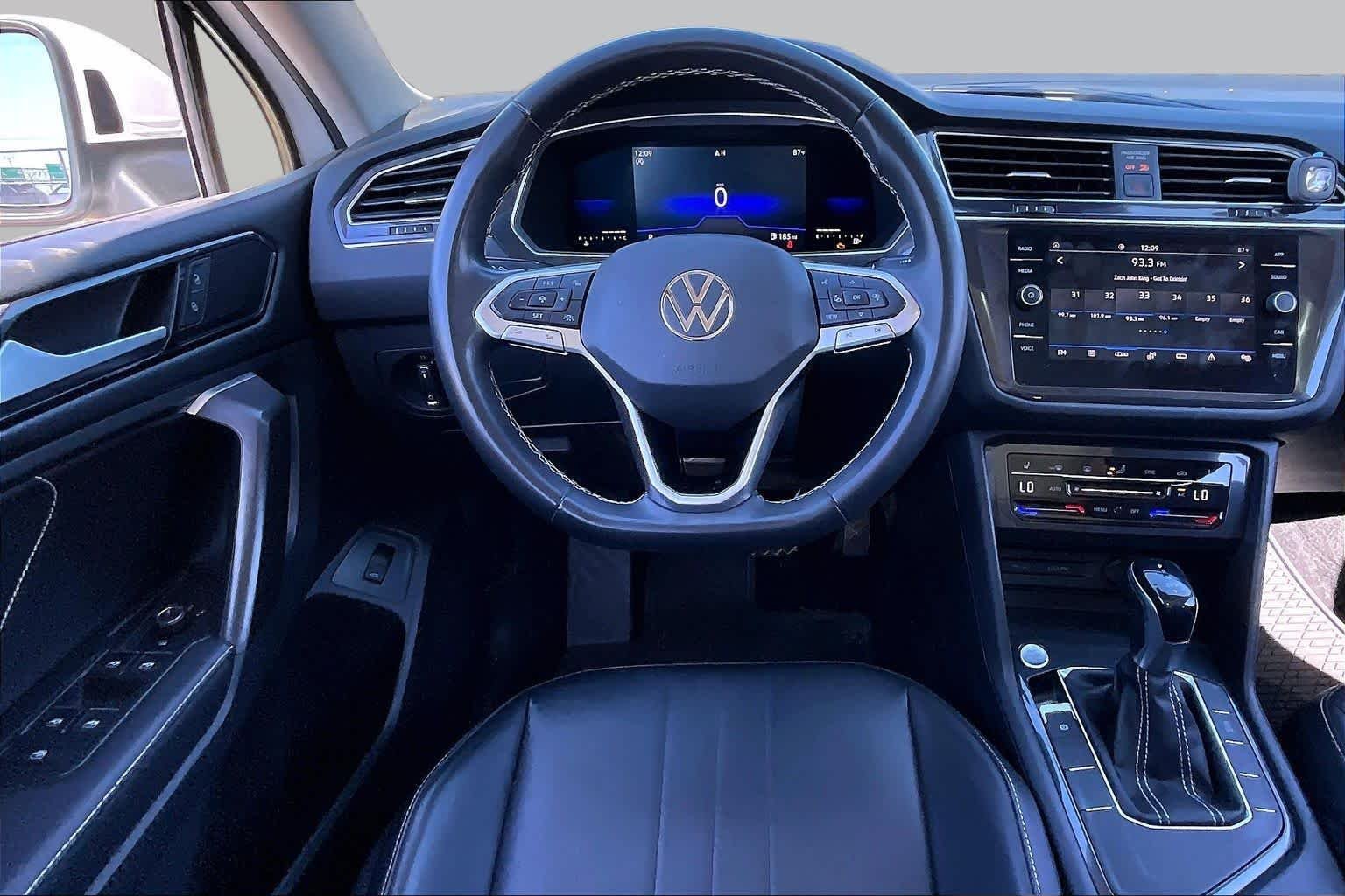 Used 2022 Pure White Volkswagen SE image 6