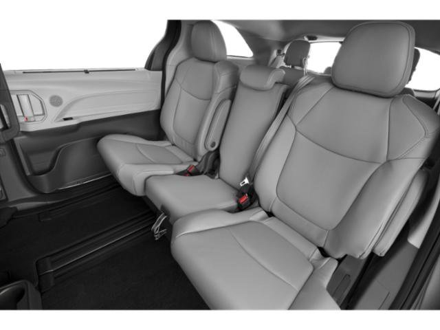 2022 Toyota Sienna XLE - Photo 13