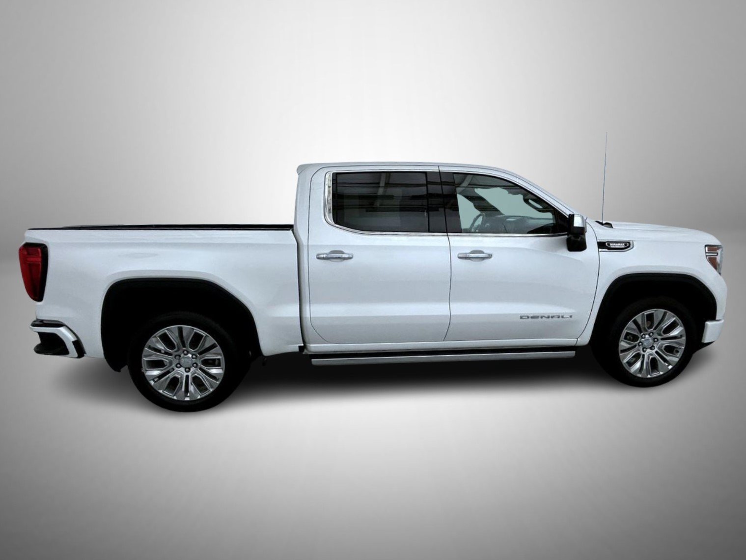 Used 2021 White GMC Denali image 4